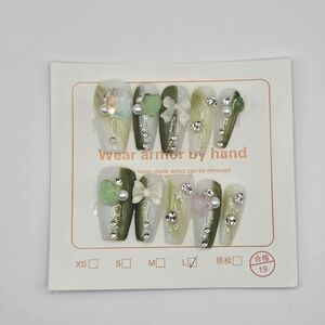 Long Press-on Nails Elegant Green and White Nail Art Set - L4